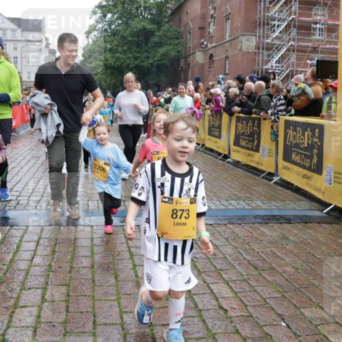 13.09.2026 - Kiel Lauf Yannick Fuchs http://msf.ph/oto/10274460 13.09.2026 08:36:53 Ziel 581, 1031, 1128, 1470, 1808, 2581, 3098, 3809, 3887, 4697, 5667, 6145, 6357, 6479, 6813, 6936, 7153, 7633, 7784, 8662, 8771, 9028, 9591, 9762, 9958, 10438, 11935, 11945, 12317, 308, 516, 874, 923, 1407, 1648, 1727, 1808, 1829, 1875, 2464, 3088, 3246, 3434, 3532, 3651, 3656, 3868, 4495, 4500, 5658, 5842, 6308, 6452, 6469, 6470, 6474, 6475, 6983, 7059, 7136, 8995, 9251, 1055, 5617, 7146, 7176, 71, 3434, 4002 meine-sportfotos.de