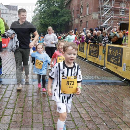 13.09.2026 - Kiel Lauf Yannick Fuchs http://msf.ph/oto/10274468 13.09.2026 08:36:54 Ziel 581, 1031, 1128, 1470, 2581, 3098, 3495, 3809, 3887, 4697, 5667, 6145, 6259, 6357, 6479, 6813, 6936, 7153, 7633, 7784, 8211, 8662, 8771, 9028, 9591, 9762, 9958, 10438, 11935, 11945, 12087, 12317, 308, 516, 874, 923, 1407, 1648, 1727, 1808, 1829, 1875, 2464, 3088, 3098, 3246, 3532, 3651, 3656, 3868, 4495, 4500, 5658, 5842, 6308, 6452, 6469, 6470, 6474, 6475, 6983, 7059, 7136, 7153, 8771, 8995, 9251, 1055, 4018, 5617, 7146, 7176, 71, 3434, 4002 meine-sportfotos.de