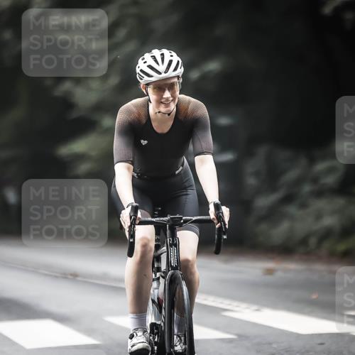 13.09.2026 - Stadtparktriathlon H.Heesch http://msf.ph/oto/10274491 13.09.2026 10:29:49 Radfahren 237, 308, 353, 410, 462 meine-sportfotos.de