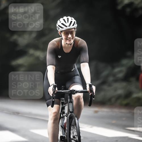 13.09.2026 - Stadtparktriathlon H.Heesch http://msf.ph/oto/10274493 13.09.2026 10:29:49 Radfahren 237, 308, 353, 410, 462 meine-sportfotos.de