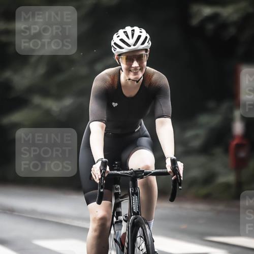 13.09.2026 - Stadtparktriathlon H.Heesch http://msf.ph/oto/10274497 13.09.2026 10:29:49 Radfahren 237, 308, 353, 410, 462 meine-sportfotos.de