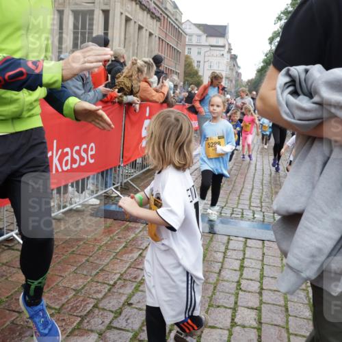 13.09.2026 - Kiel Lauf Yannick Fuchs http://msf.ph/oto/10274502 13.09.2026 08:36:56 Ziel 581, 1031, 1128, 1470, 2581, 3495, 3809, 3887, 4697, 5096, 5275, 5667, 6145, 6259, 6357, 6479, 6813, 6936, 7633, 7784, 8070, 8211, 8471, 8653, 8662, 9028, 9591, 9762, 9958, 11935, 11945, 12087, 12317, 516, 874, 1407, 1727, 1808, 1829, 1875, 2464, 3088, 3098, 3246, 3532, 3651, 3809, 3868, 3887, 4495, 4500, 5658, 5842, 6308, 6452, 6469, 6470, 6474, 6475, 6479, 6983, 7059, 7136, 7153, 8771, 8995, 9251, 9591, 9958, 1055, 2229, 4018, 5617, 7146, 7176, 71, 3434, 4002 meine-sportfotos.de