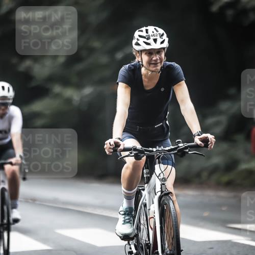13.09.2026 - Stadtparktriathlon H.Heesch http://msf.ph/oto/10274505 13.09.2026 10:29:51 Radfahren 237, 298, 353, 410, 462 meine-sportfotos.de