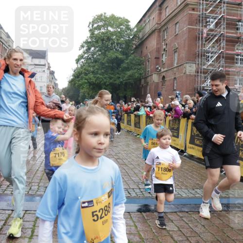 13.09.2026 - Kiel Lauf Yannick Fuchs http://msf.ph/oto/10274529 13.09.2026 08:36:57 Ziel 581, 1031, 1128, 1470, 2552, 2581, 3495, 4697, 5096, 5275, 5667, 6145, 6259, 6357, 6813, 6817, 6936, 7633, 7784, 7838, 8070, 8211, 8243, 8471, 8650, 8653, 8662, 9028, 9762, 11935, 12087, 12317, 516, 874, 1407, 1727, 1808, 1829, 1875, 2464, 3088, 3098, 3246, 3532, 3651, 3809, 3868, 3887, 4495, 4500, 5658, 6308, 6452, 6469, 6470, 6474, 6475, 6479, 6983, 7059, 7136, 7153, 8771, 8995, 9251, 9591, 9958, 1055, 2229, 4018, 4705, 5617, 7146, 7176, 71, 3434, 4002 meine-sportfotos.de