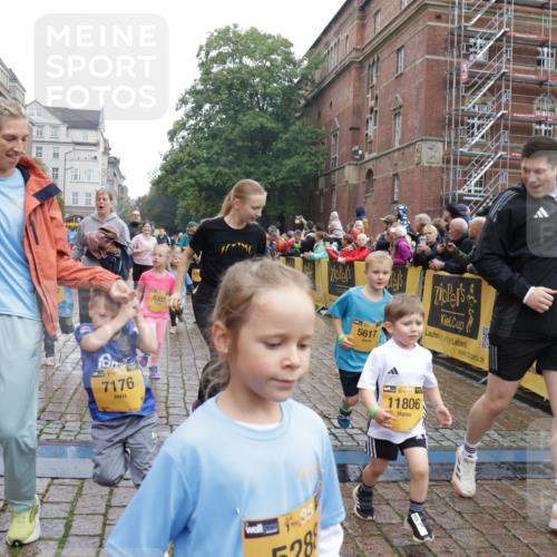 13.09.2026 - Kiel Lauf Yannick Fuchs http://msf.ph/oto/10274536 13.09.2026 08:36:57 Ziel 581, 1031, 1128, 1470, 2552, 2581, 3495, 4697, 5096, 5275, 5667, 6145, 6259, 6357, 6813, 6817, 6936, 7633, 7784, 7838, 8070, 8211, 8243, 8471, 8650, 8653, 8662, 9028, 9762, 11935, 12087, 12317, 516, 874, 1407, 1727, 1808, 1829, 1875, 2464, 3088, 3098, 3246, 3532, 3651, 3809, 3868, 3887, 4495, 4500, 5658, 6308, 6452, 6469, 6470, 6474, 6475, 6479, 6983, 7059, 7136, 7153, 8771, 8995, 9251, 9591, 9958, 1055, 2229, 4018, 4705, 5617, 7146, 7176, 71, 3434, 4002 meine-sportfotos.de