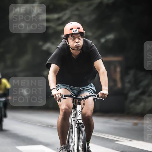 13.09.2026 - Stadtparktriathlon H.Heesch http://msf.ph/oto/10274546 13.09.2026 10:29:54 Radfahren 223, 237, 298, 353, 410, 462 meine-sportfotos.de