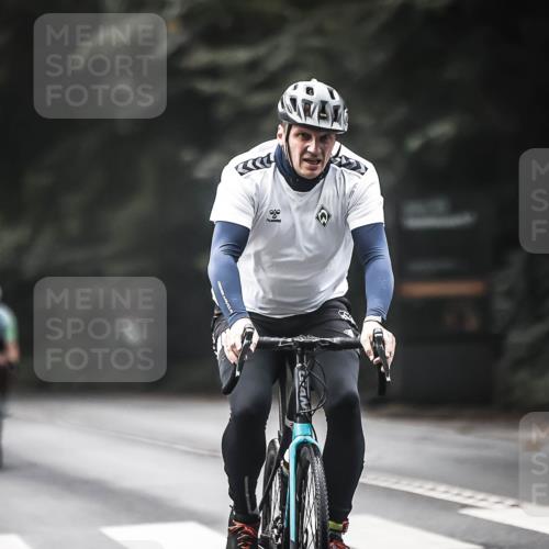 13.09.2026 - Stadtparktriathlon H.Heesch http://msf.ph/oto/10274568 13.09.2026 10:29:58 Radfahren 223, 237, 298, 410, 449 meine-sportfotos.de