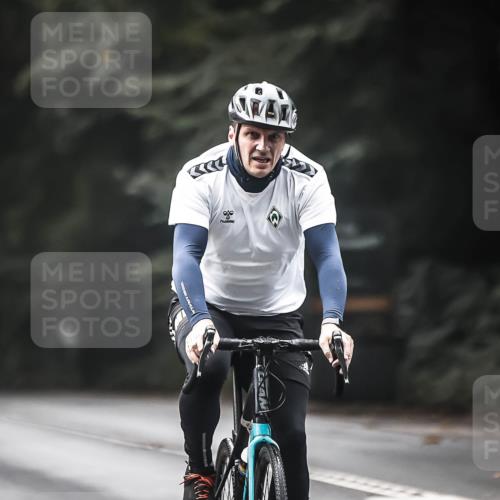 13.09.2026 - Stadtparktriathlon H.Heesch http://msf.ph/oto/10274573 13.09.2026 10:29:58 Radfahren 223, 237, 298, 410, 449 meine-sportfotos.de