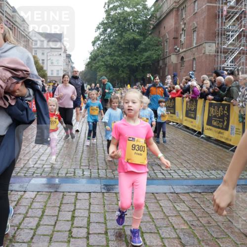 13.09.2026 - Kiel Lauf Yannick Fuchs http://msf.ph/oto/10274584 13.09.2026 08:36:59 Ziel 581, 910, 1470, 2552, 2581, 3495, 3815, 5096, 5275, 5667, 6145, 6259, 6357, 6813, 6817, 6936, 7633, 7784, 7838, 8070, 8211, 8243, 8471, 8650, 8653, 8662, 9028, 9233, 9762, 11563, 12087, 12317, 516, 874, 1031, 1128, 1407, 1470, 1727, 1808, 1829, 2464, 3088, 3098, 3246, 3532, 3651, 3809, 3868, 3887, 4697, 5658, 5667, 6308, 6452, 6469, 6470, 6474, 6475, 6479, 6983, 7059, 7136, 7153, 7633, 8771, 8995, 9251, 9591, 9958, 1055, 2229, 4018, 4705, 5617, 7146, 7176, 71, 3434, 4002 meine-sportfotos.de