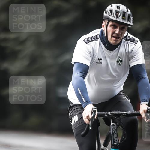 13.09.2026 - Stadtparktriathlon H.Heesch http://msf.ph/oto/10274585 13.09.2026 10:29:58 Radfahren 223, 237, 298, 410, 449 meine-sportfotos.de