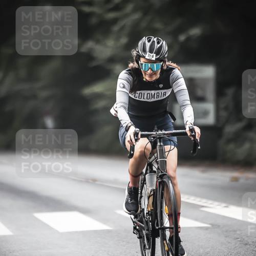 13.09.2026 - Stadtparktriathlon H.Heesch http://msf.ph/oto/10274608 13.09.2026 10:30:07 Radfahren 386, 449 meine-sportfotos.de