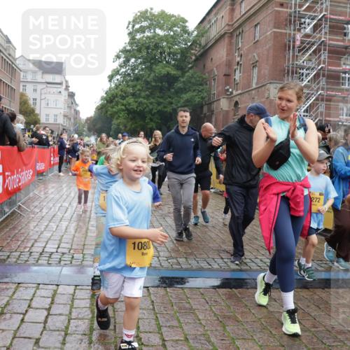 13.09.2026 - Kiel Lauf Yannick Fuchs http://msf.ph/oto/10274736 13.09.2026 08:37:05 Ziel 82, 581, 873, 910, 1283, 2552, 3495, 3815, 5096, 5275, 5288, 5617, 6259, 6440, 6817, 6936, 7176, 7784, 7838, 8070, 8184, 8211, 8243, 8471, 8650, 8653, 9028, 9233, 9586, 11206, 11563, 11800, 11806, 12087, 874, 1031, 1128, 1470, 1727, 1808, 2464, 2581, 3088, 3098, 3246, 3651, 3809, 3868, 3887, 4697, 5667, 6145, 6308, 6357, 6452, 6469, 6474, 6475, 6479, 6813, 6983, 7059, 7153, 7633, 8662, 8771, 8995, 9251, 9591, 9762, 9958, 1055, 2229, 4018, 4705, 7146 meine-sportfotos.de