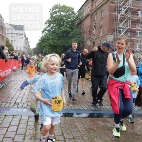 13.09.2026 - Kiel Lauf Yannick Fuchs http://msf.ph/oto/10274745 13.09.2026 08:37:06 Ziel 82, 581, 873, 910, 1283, 2552, 3495, 3815, 5096, 5275, 5288, 5617, 6259, 6440, 6817, 6936, 7176, 7784, 7838, 8070, 8184, 8211, 8243, 8471, 8650, 8653, 9028, 9233, 9303, 9422, 9586, 11206, 11563, 11800, 11806, 12087, 1031, 1128, 1470, 1727, 1808, 2464, 2581, 3088, 3098, 3246, 3651, 3809, 3868, 3887, 4697, 5667, 6145, 6308, 6357, 6452, 6469, 6474, 6475, 6479, 6813, 6983, 7059, 7153, 7633, 7784, 8662, 8771, 8995, 9251, 9591, 9762, 9958, 1055, 2229, 4018, 4705, 7146 meine-sportfotos.de