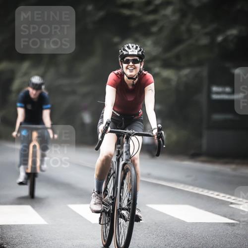 13.09.2026 - Stadtparktriathlon H.Heesch http://msf.ph/oto/10274746 13.09.2026 10:30:44 Radfahren 324, 461 meine-sportfotos.de