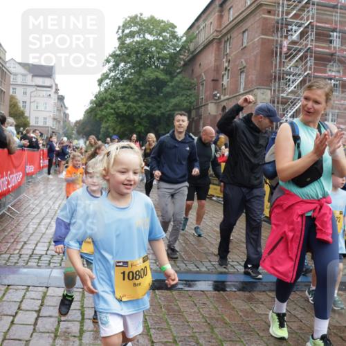 13.09.2026 - Kiel Lauf Yannick Fuchs http://msf.ph/oto/10274749 13.09.2026 08:37:06 Ziel 82, 581, 873, 910, 1283, 2552, 3495, 3815, 5096, 5275, 5288, 5617, 6259, 6440, 6817, 6936, 7176, 7784, 7838, 8070, 8184, 8211, 8243, 8471, 8650, 8653, 9028, 9233, 9303, 9422, 9586, 11206, 11563, 11800, 11806, 12087, 1031, 1128, 1470, 1727, 1808, 2464, 2581, 3088, 3098, 3246, 3651, 3809, 3868, 3887, 4697, 5667, 6145, 6308, 6357, 6452, 6469, 6474, 6475, 6479, 6813, 6983, 7059, 7153, 7633, 7784, 8662, 8771, 8995, 9251, 9591, 9762, 9958, 1055, 2229, 4018, 4705, 7146 meine-sportfotos.de