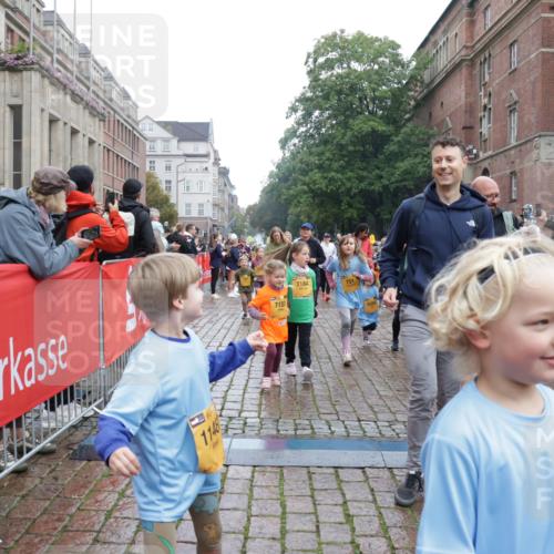 13.09.2026 - Kiel Lauf Yannick Fuchs http://msf.ph/oto/10274765 13.09.2026 08:37:07 Ziel 82, 581, 873, 910, 1283, 2552, 3495, 3815, 5096, 5275, 5288, 5617, 6259, 6440, 6817, 6936, 7146, 7176, 7838, 8070, 8184, 8211, 8243, 8471, 8650, 8653, 9028, 9233, 9303, 9422, 9586, 11206, 11563, 11800, 11806, 12087, 581, 1031, 1128, 1470, 1727, 1808, 2464, 2581, 3088, 3098, 3246, 3651, 3809, 3868, 3887, 4697, 5667, 6145, 6308, 6357, 6452, 6474, 6475, 6479, 6813, 6936, 6983, 7059, 7153, 7633, 7784, 8662, 8771, 8995, 9028, 9251, 9591, 9762, 9958, 1055, 2229, 4018, 4705 meine-sportfotos.de