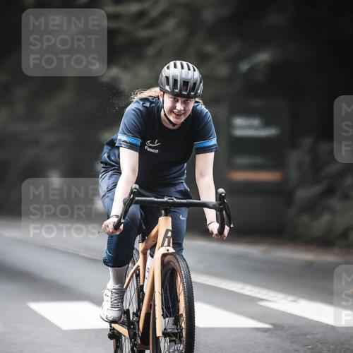 13.09.2026 - Stadtparktriathlon H.Heesch http://msf.ph/oto/10274767 13.09.2026 10:30:46 Radfahren 324, 331, 461 meine-sportfotos.de