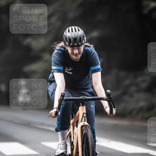 13.09.2026 - Stadtparktriathlon H.Heesch http://msf.ph/oto/10274771 13.09.2026 10:30:46 Radfahren 324, 331, 461 meine-sportfotos.de