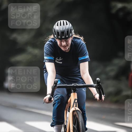 13.09.2026 - Stadtparktriathlon H.Heesch http://msf.ph/oto/10274776 13.09.2026 10:30:46 Radfahren 324, 331, 461 meine-sportfotos.de