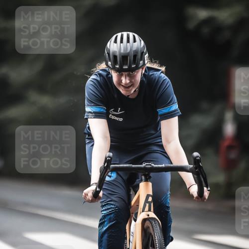 13.09.2026 - Stadtparktriathlon H.Heesch http://msf.ph/oto/10274780 13.09.2026 10:30:46 Radfahren 324, 331, 461 meine-sportfotos.de