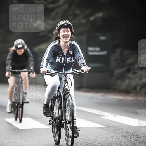 13.09.2026 - Stadtparktriathlon H.Heesch http://msf.ph/oto/10274860 13.09.2026 10:31:12 Radfahren 252, 296, 326 meine-sportfotos.de
