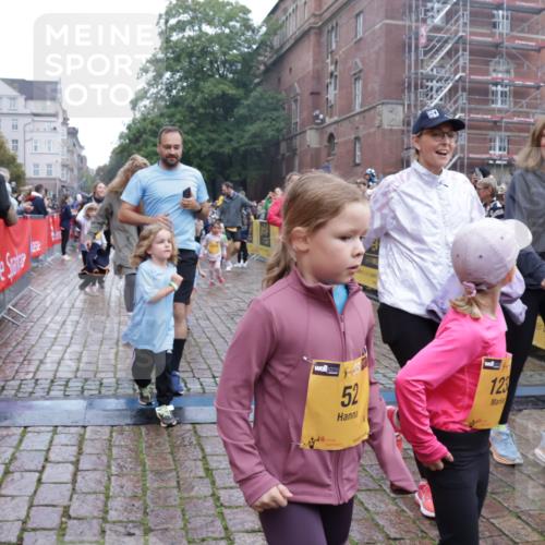 13.09.2026 - Kiel Lauf Yannick Fuchs http://msf.ph/oto/10274877 13.09.2026 08:37:13 Ziel 82, 873, 910, 1055, 1283, 2229, 3815, 4018, 4705, 5288, 5617, 6272, 6440, 7146, 7176, 8184, 8258, 8612, 8907, 9233, 9303, 9422, 9586, 10221, 10714, 10800, 11206, 11236, 11487, 11563, 11800, 11806, 581, 1031, 1128, 1470, 1808, 2464, 2552, 2581, 3088, 3098, 3495, 3651, 3809, 3887, 4697, 5096, 5275, 5667, 6145, 6259, 6357, 6479, 6813, 6817, 6936, 6983, 7059, 7153, 7633, 7784, 7838, 8070, 8211, 8243, 8471, 8650, 8653, 8662, 8771, 8995, 9028, 9233, 9251, 9591, 9762, 9958, 11563 meine-sportfotos.de