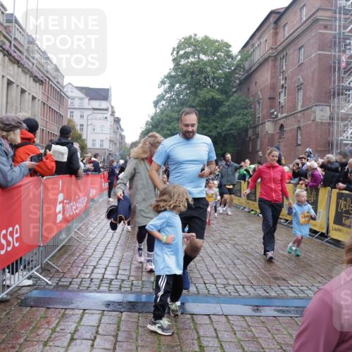 13.09.2026 - Kiel Lauf Yannick Fuchs http://msf.ph/oto/10274882 13.09.2026 08:37:14 Ziel 82, 873, 910, 1055, 1283, 2229, 3815, 4018, 4705, 5288, 5617, 5722, 6272, 6440, 7146, 7176, 8184, 8258, 8612, 8907, 9303, 9422, 9586, 10221, 10714, 10800, 11206, 11236, 11487, 11800, 11806, 581, 910, 1031, 1128, 1470, 1808, 2552, 2581, 3098, 3495, 3651, 3809, 3815, 3887, 4697, 5096, 5275, 5667, 6145, 6259, 6357, 6479, 6813, 6817, 6936, 7153, 7633, 7784, 7838, 8070, 8211, 8243, 8471, 8650, 8653, 8662, 8771, 8995, 9028, 9233, 9251, 9591, 9762, 9958, 11563 meine-sportfotos.de