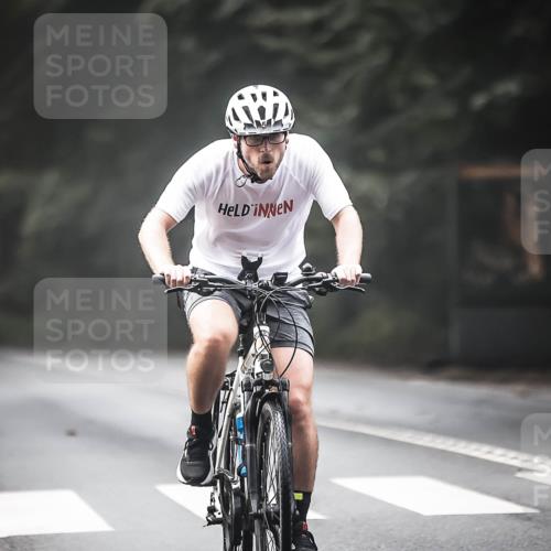 13.09.2026 - Stadtparktriathlon H.Heesch http://msf.ph/oto/10274887 13.09.2026 10:31:15 Radfahren 252, 296, 326 meine-sportfotos.de
