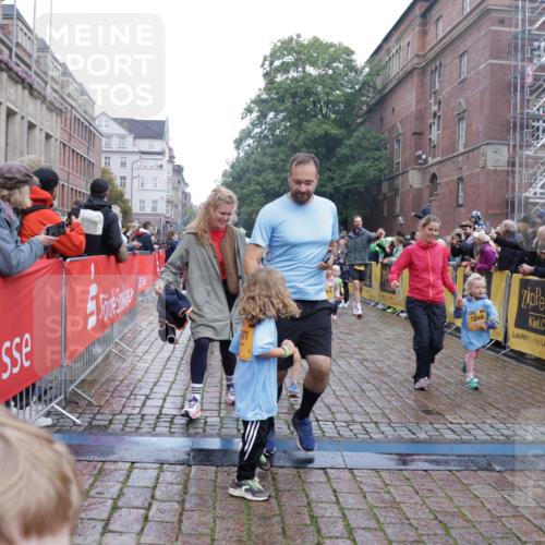 13.09.2026 - Kiel Lauf Yannick Fuchs http://msf.ph/oto/10274889 13.09.2026 08:37:14 Ziel 82, 873, 910, 1055, 1283, 2229, 3815, 4018, 4705, 5288, 5617, 5722, 6272, 6440, 7146, 7176, 8184, 8258, 8612, 8907, 9303, 9422, 9586, 10221, 10714, 10800, 11206, 11236, 11487, 11800, 11806, 581, 910, 1031, 1128, 1470, 1808, 2552, 2581, 3098, 3495, 3651, 3809, 3815, 3887, 4697, 5096, 5275, 5667, 6145, 6259, 6357, 6479, 6813, 6817, 6936, 7153, 7633, 7784, 7838, 8070, 8211, 8243, 8471, 8650, 8653, 8662, 8771, 8995, 9028, 9233, 9251, 9591, 9762, 9958, 11563 meine-sportfotos.de