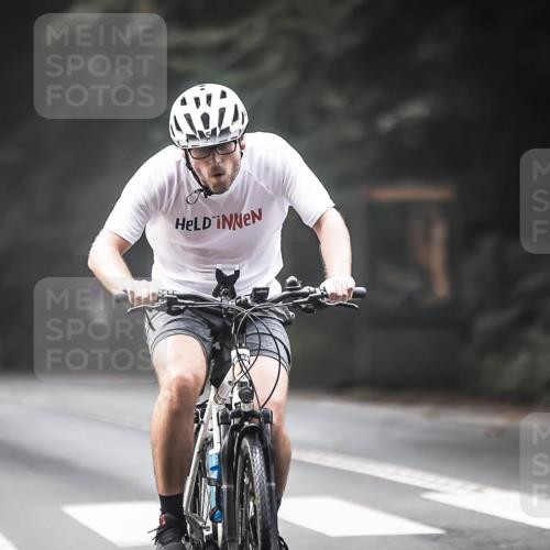 13.09.2026 - Stadtparktriathlon H.Heesch http://msf.ph/oto/10274892 13.09.2026 10:31:15 Radfahren 252, 296, 326 meine-sportfotos.de