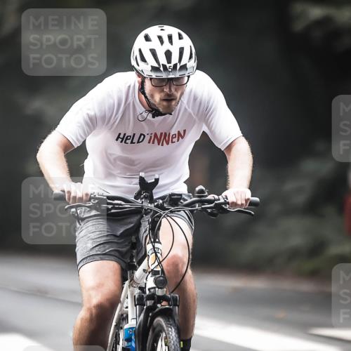 13.09.2026 - Stadtparktriathlon H.Heesch http://msf.ph/oto/10274901 13.09.2026 10:31:16 Radfahren 252, 296, 326 meine-sportfotos.de
