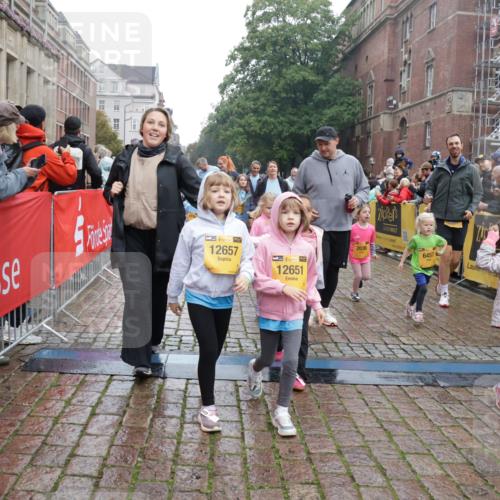 13.09.2026 - Kiel Lauf Yannick Fuchs http://msf.ph/oto/10274940 13.09.2026 08:37:17 Ziel 82, 751, 1055, 1283, 2229, 2567, 3252, 4018, 4705, 5288, 5617, 5722, 6272, 6358, 7146, 7176, 7183, 7184, 8184, 8258, 8612, 8907, 9303, 9422, 9586, 10221, 10714, 10800, 11236, 11487, 11806, 82, 581, 873, 910, 1031, 1128, 1283, 1470, 1808, 2552, 2581, 3098, 3495, 3809, 3815, 3887, 4697, 5096, 5275, 5667, 6145, 6259, 6357, 6440, 6479, 6813, 6817, 6936, 7153, 7633, 7784, 7838, 8070, 8184, 8211, 8243, 8471, 8650, 8653, 8662, 8771, 9028, 9233, 9591, 9762, 9958, 11206, 11563 meine-sportfotos.de