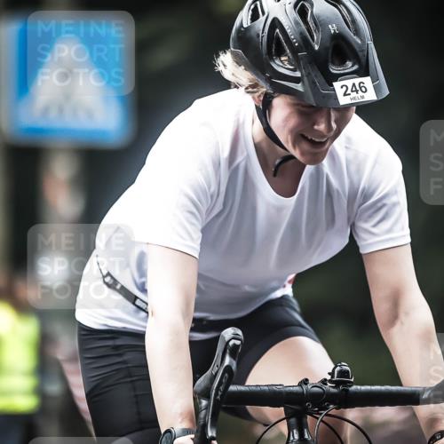 13.09.2026 - Stadtparktriathlon H.Heesch http://msf.ph/oto/10274946 13.09.2026 10:31:28 Radfahren 246, 297, 319 meine-sportfotos.de