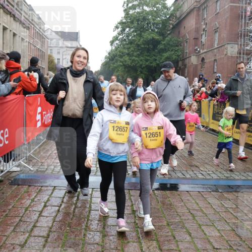 13.09.2026 - Kiel Lauf Yannick Fuchs http://msf.ph/oto/10274954 13.09.2026 08:37:17 Ziel 82, 751, 1055, 1283, 2229, 2567, 3252, 4018, 4705, 5288, 5617, 5722, 6272, 6358, 7146, 7176, 7183, 7184, 8184, 8258, 8612, 8907, 9303, 9422, 9586, 10221, 10714, 10800, 11236, 11487, 11806, 82, 581, 873, 910, 1031, 1128, 1283, 1470, 1808, 2552, 2581, 3098, 3495, 3809, 3815, 3887, 4697, 5096, 5275, 5667, 6145, 6259, 6357, 6440, 6479, 6813, 6817, 6936, 7153, 7633, 7784, 7838, 8070, 8184, 8211, 8243, 8471, 8650, 8653, 8662, 8771, 9028, 9233, 9591, 9762, 9958, 11206, 11563 meine-sportfotos.de