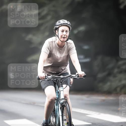 13.09.2026 - Stadtparktriathlon H.Heesch http://msf.ph/oto/10274981 13.09.2026 10:31:39 Radfahren 256, 297, 401, 442 meine-sportfotos.de