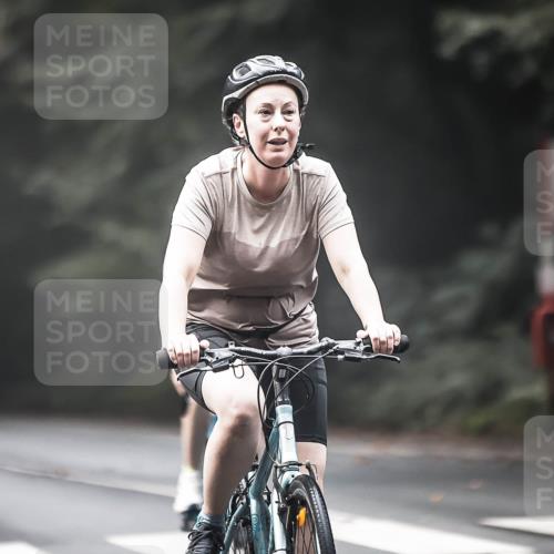 13.09.2026 - Stadtparktriathlon H.Heesch http://msf.ph/oto/10274987 13.09.2026 10:31:39 Radfahren 256, 297, 401, 442 meine-sportfotos.de