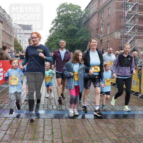 13.09.2026 - Kiel Lauf Yannick Fuchs http://msf.ph/oto/10274989 13.09.2026 08:37:21 Ziel 751, 781, 1055, 1233, 2025, 2229, 2567, 3252, 4018, 4705, 5722, 6272, 6358, 7146, 7183, 7184, 8258, 8612, 8907, 9303, 9422, 10221, 10714, 10800, 11236, 11487, 12469, 82, 581, 873, 910, 1031, 1128, 1283, 1470, 2552, 2581, 3495, 3809, 3815, 3887, 4697, 5096, 5275, 5288, 5617, 5667, 6145, 6259, 6357, 6440, 6479, 6813, 6817, 6936, 7176, 7633, 7784, 7838, 8070, 8184, 8211, 8243, 8471, 8650, 8653, 8662, 9028, 9233, 9303, 9422, 9586, 9591, 9762, 9958, 11206, 11563, 11806, 1470 meine-sportfotos.de