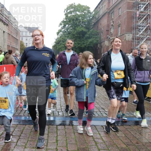 13.09.2026 - Kiel Lauf Yannick Fuchs http://msf.ph/oto/10275005 13.09.2026 08:37:21 Ziel 751, 781, 1055, 1233, 2025, 2229, 2567, 3252, 4018, 4705, 5722, 6272, 6358, 7146, 7183, 7184, 8258, 8612, 8907, 9303, 9422, 10221, 10714, 10800, 11236, 11487, 12469, 82, 581, 873, 910, 1031, 1128, 1283, 1470, 2552, 2581, 3495, 3809, 3815, 3887, 4697, 5096, 5275, 5288, 5617, 5667, 6145, 6259, 6357, 6440, 6479, 6813, 6817, 6936, 7176, 7633, 7784, 7838, 8070, 8184, 8211, 8243, 8471, 8650, 8653, 8662, 9028, 9233, 9303, 9422, 9586, 9591, 9762, 9958, 11206, 11563, 11806, 1470 meine-sportfotos.de