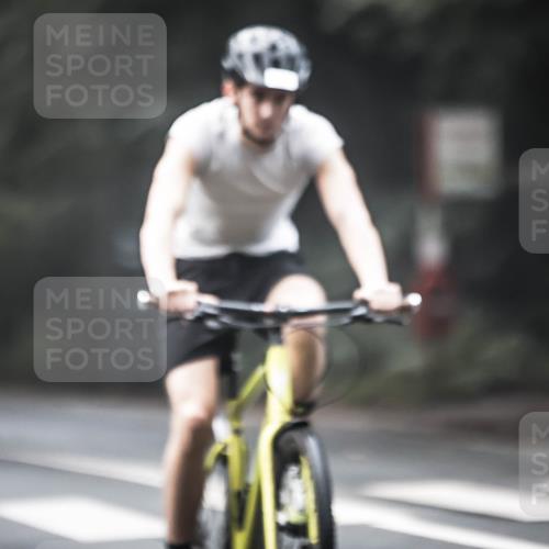 13.09.2026 - Stadtparktriathlon H.Heesch http://msf.ph/oto/10275031 13.09.2026 10:31:52 Radfahren 302, 332, 362, 366, 407 meine-sportfotos.de