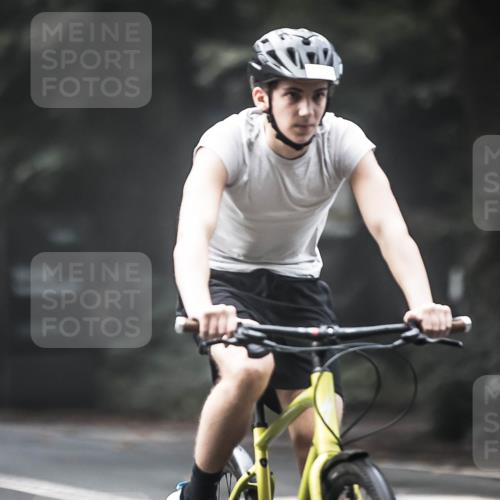 13.09.2026 - Stadtparktriathlon H.Heesch http://msf.ph/oto/10275038 13.09.2026 10:31:52 Radfahren 302, 332, 362, 366, 407 meine-sportfotos.de
