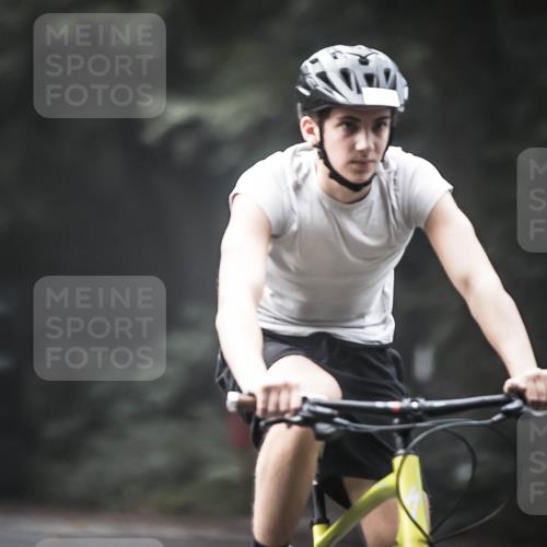 13.09.2026 - Stadtparktriathlon H.Heesch http://msf.ph/oto/10275040 13.09.2026 10:31:52 Radfahren 302, 332, 362, 366, 407 meine-sportfotos.de