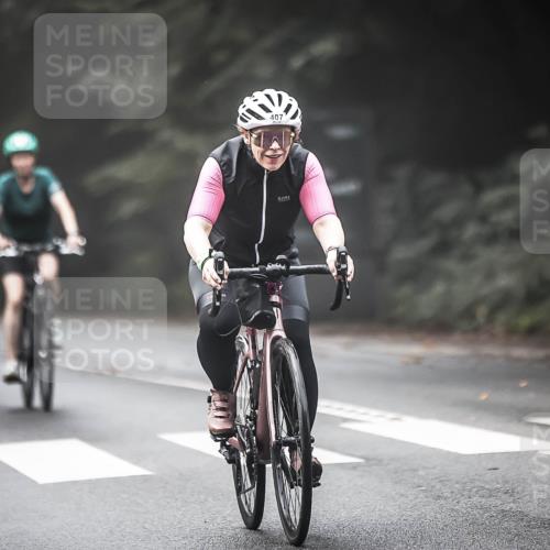 13.09.2026 - Stadtparktriathlon H.Heesch http://msf.ph/oto/10275043 13.09.2026 10:31:55 Radfahren 332, 366, 407 meine-sportfotos.de