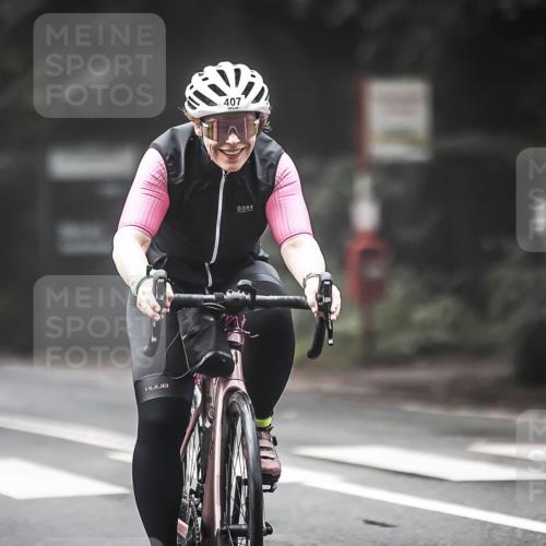 13.09.2026 - Stadtparktriathlon H.Heesch http://msf.ph/oto/10275055 13.09.2026 10:31:55 Radfahren 332, 366, 407 meine-sportfotos.de