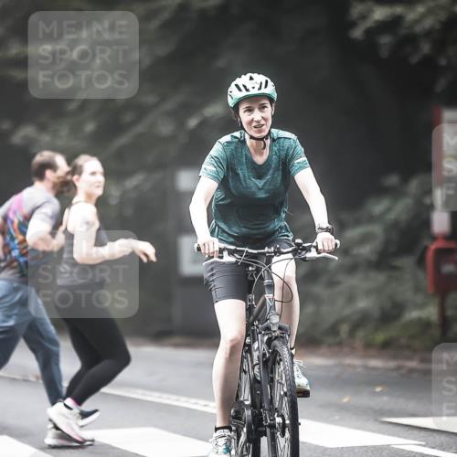 13.09.2026 - Stadtparktriathlon H.Heesch http://msf.ph/oto/10275064 13.09.2026 10:31:57 Radfahren 332, 366, 407 meine-sportfotos.de