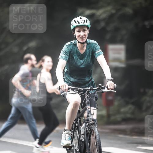 13.09.2026 - Stadtparktriathlon H.Heesch http://msf.ph/oto/10275073 13.09.2026 10:31:57 Radfahren 332, 366, 407 meine-sportfotos.de