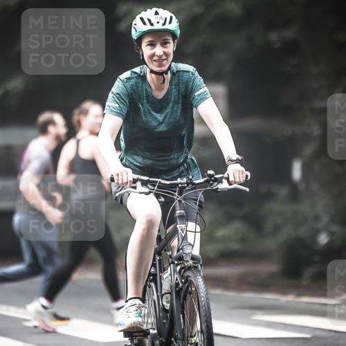 13.09.2026 - Stadtparktriathlon H.Heesch http://msf.ph/oto/10275076 13.09.2026 10:31:57 Radfahren 332, 366, 407 meine-sportfotos.de
