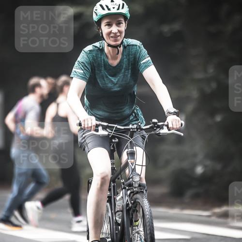 13.09.2026 - Stadtparktriathlon H.Heesch http://msf.ph/oto/10275079 13.09.2026 10:31:58 Radfahren 332, 366, 407 meine-sportfotos.de