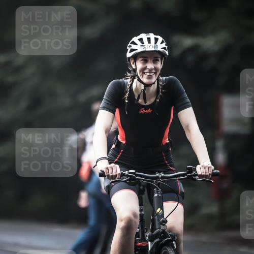 13.09.2026 - Stadtparktriathlon H.Heesch http://msf.ph/oto/10275102 13.09.2026 10:32:07 Radfahren 271, 371, 387 meine-sportfotos.de