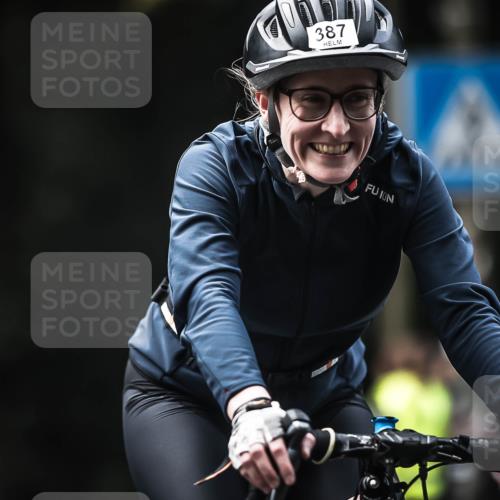 13.09.2026 - Stadtparktriathlon H.Heesch http://msf.ph/oto/10275139 13.09.2026 10:32:13 Radfahren 231, 371, 387 meine-sportfotos.de