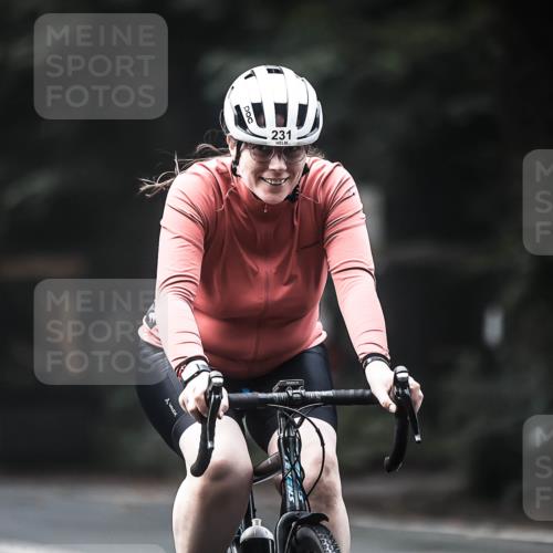 13.09.2026 - Stadtparktriathlon H.Heesch http://msf.ph/oto/10275142 13.09.2026 10:32:15 Radfahren 231, 387, 431 meine-sportfotos.de